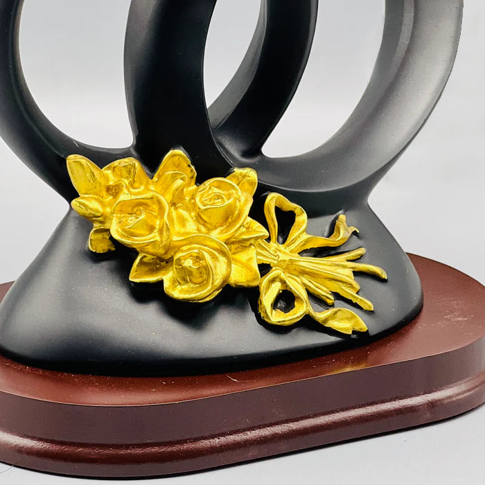 Wedding Proposal, Engagement Ring, Couples Holding Hand Statue Wedding Proposal, Engagement Ring, Couples Holding Hand Statue