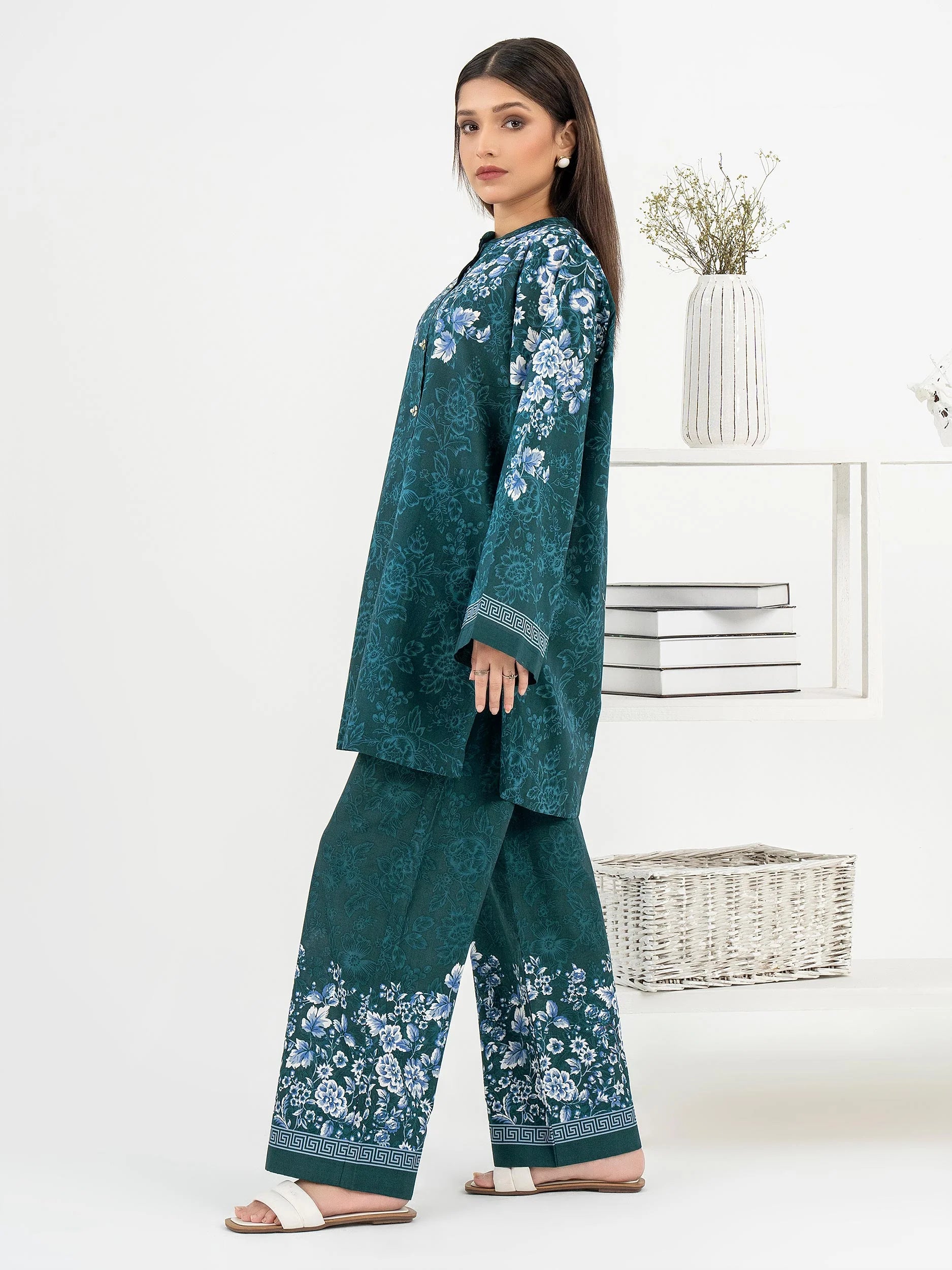 2 Piece Lawn Suit-Embroidered (Pret) 2 Piece Lawn Suit-Embroidered (Pret)