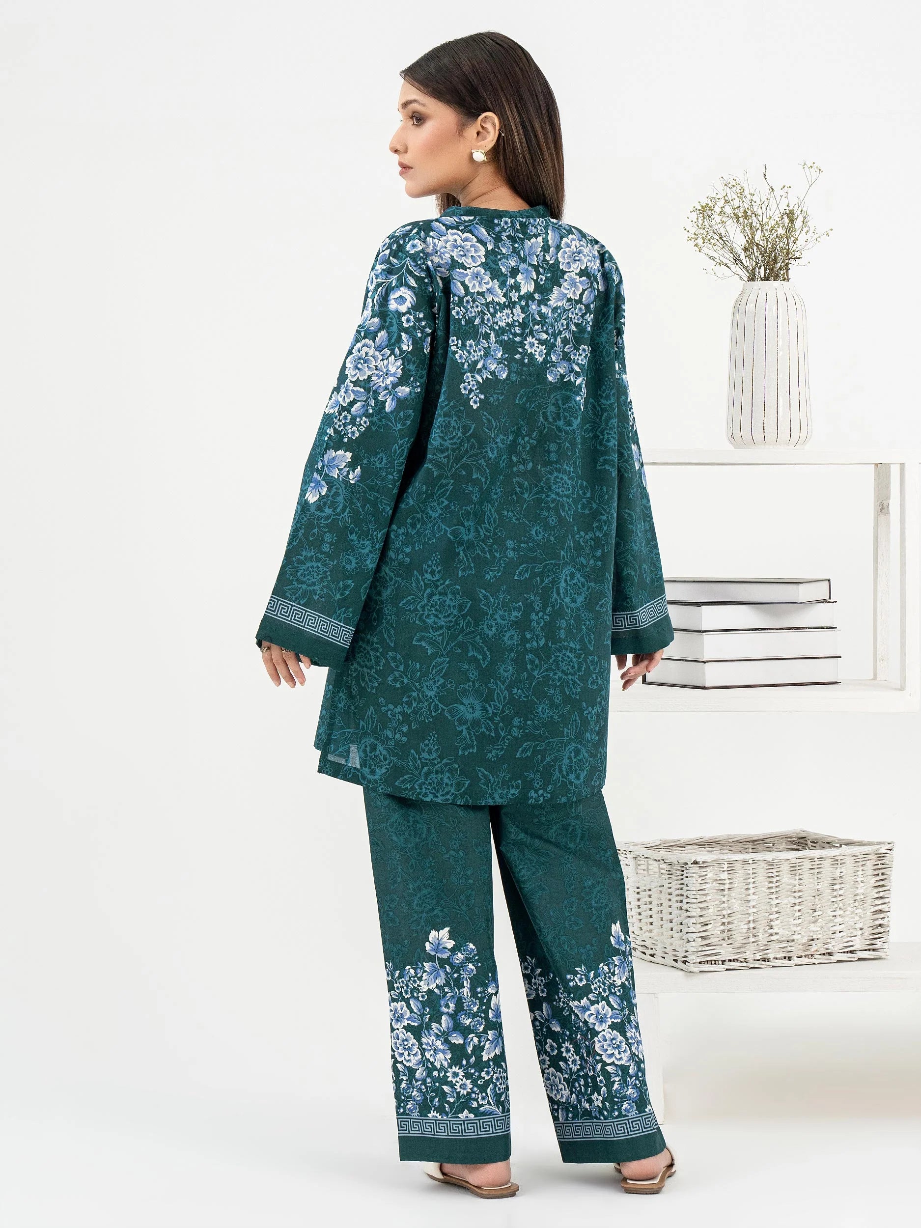 2 Piece Lawn Suit-Embroidered (Pret) 2 Piece Lawn Suit-Embroidered (Pret)