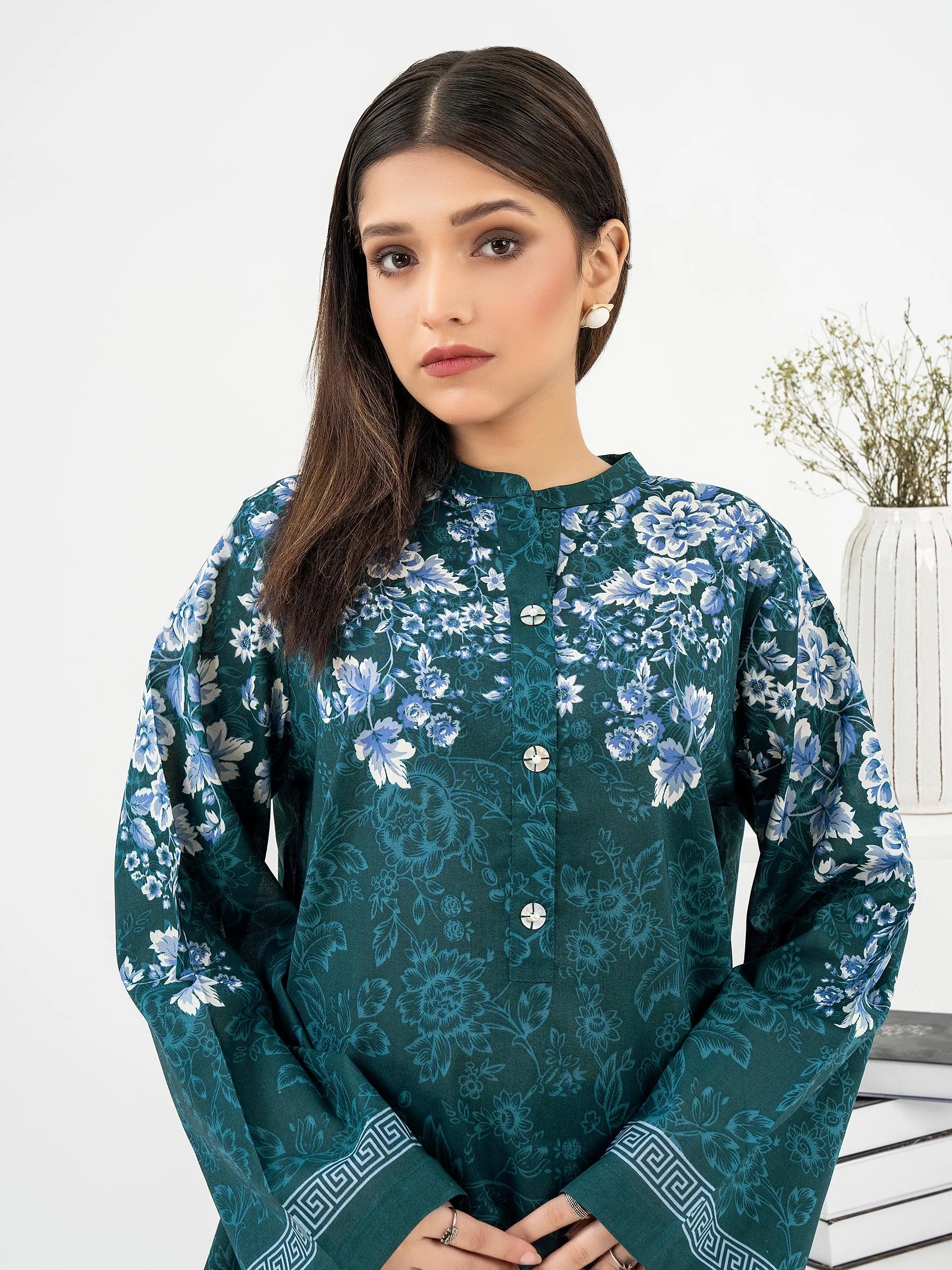 2 Piece Lawn Suit-Embroidered (Pret) 2 Piece Lawn Suit-Embroidered (Pret)