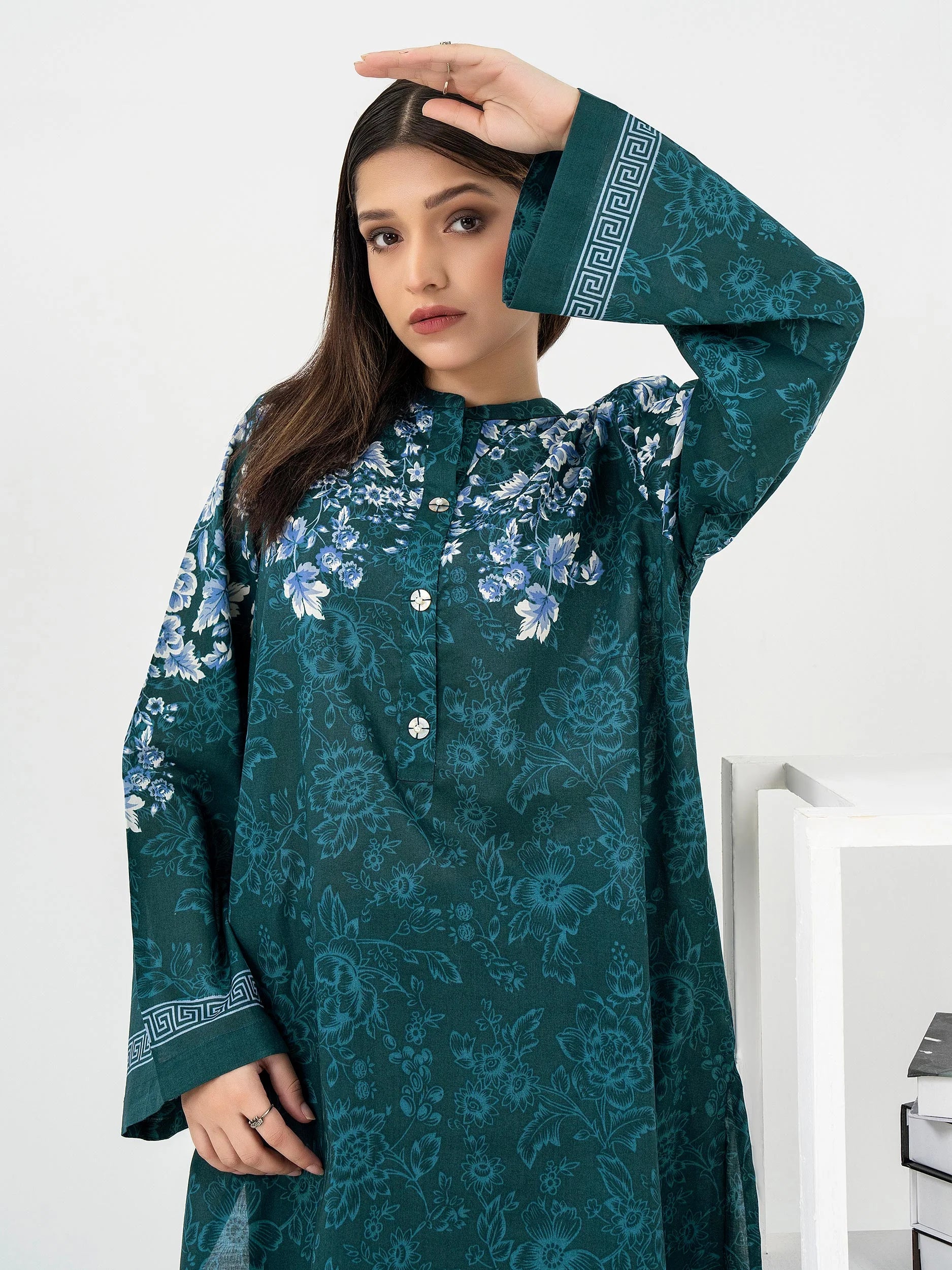 2 Piece Lawn Suit-Embroidered (Pret) 2 Piece Lawn Suit-Embroidered (Pret)