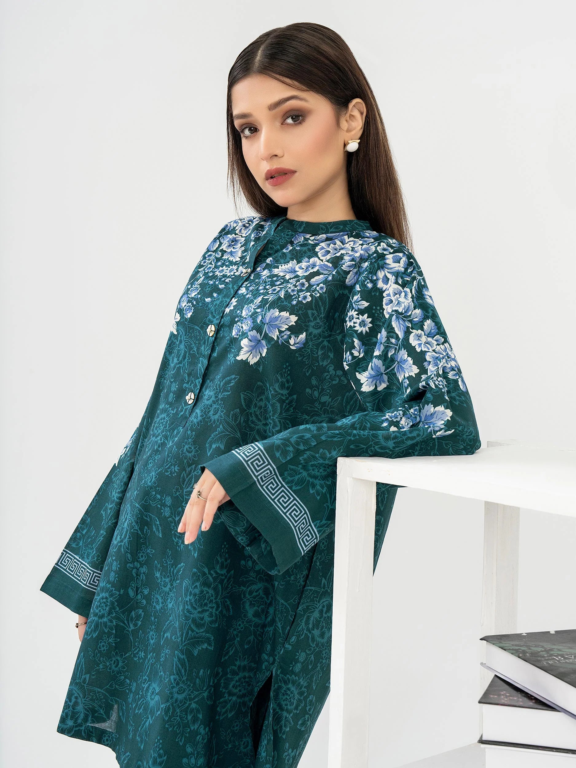 2 Piece Lawn Suit-Embroidered (Pret) 2 Piece Lawn Suit-Embroidered (Pret)