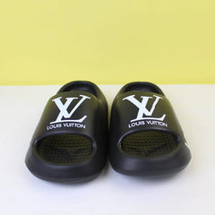 Attractive Black Themed Flat Slides