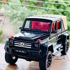 Diecast Mercedes Benz G500 with Top Cover