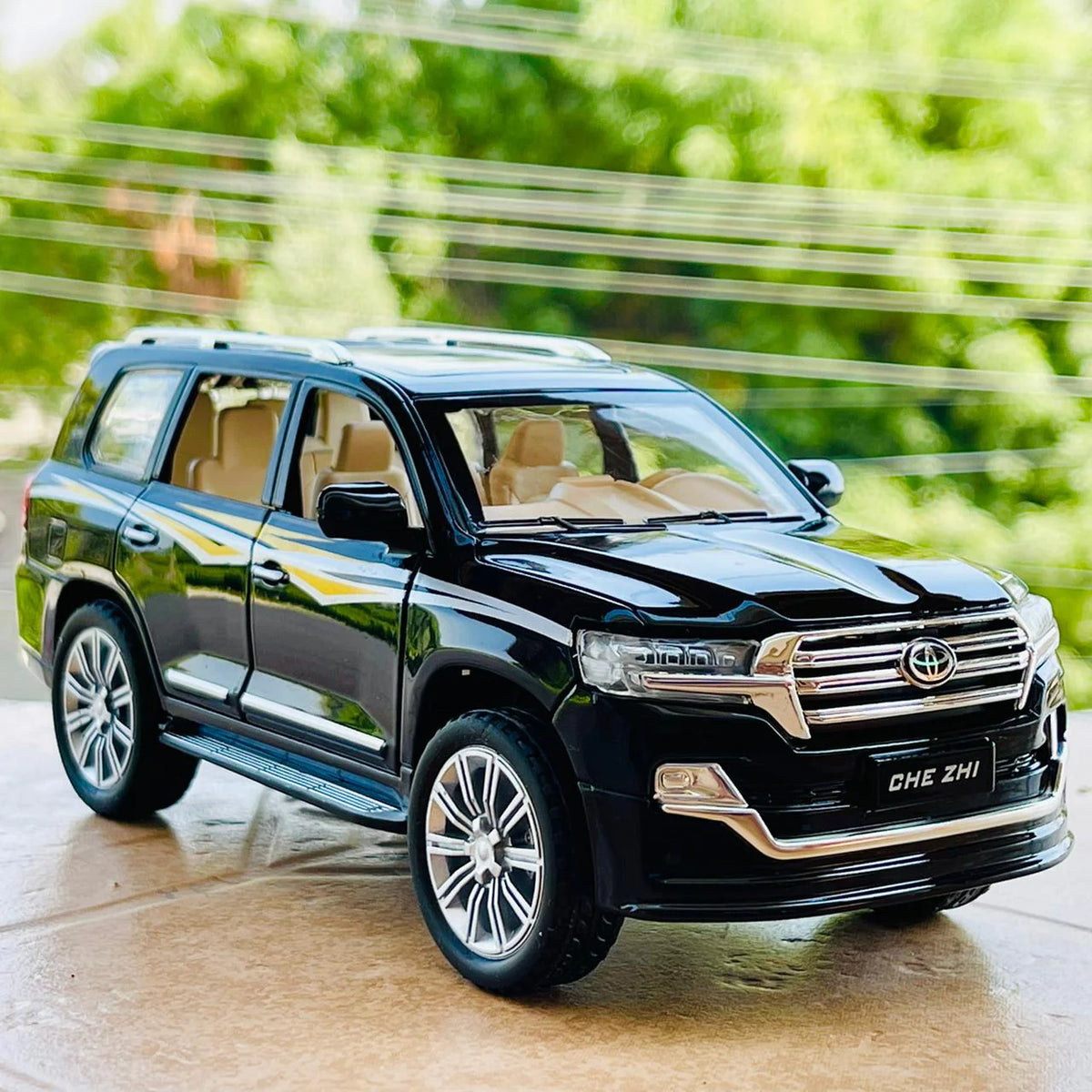 Diecast 1:24 Scale Land Cruiser V8