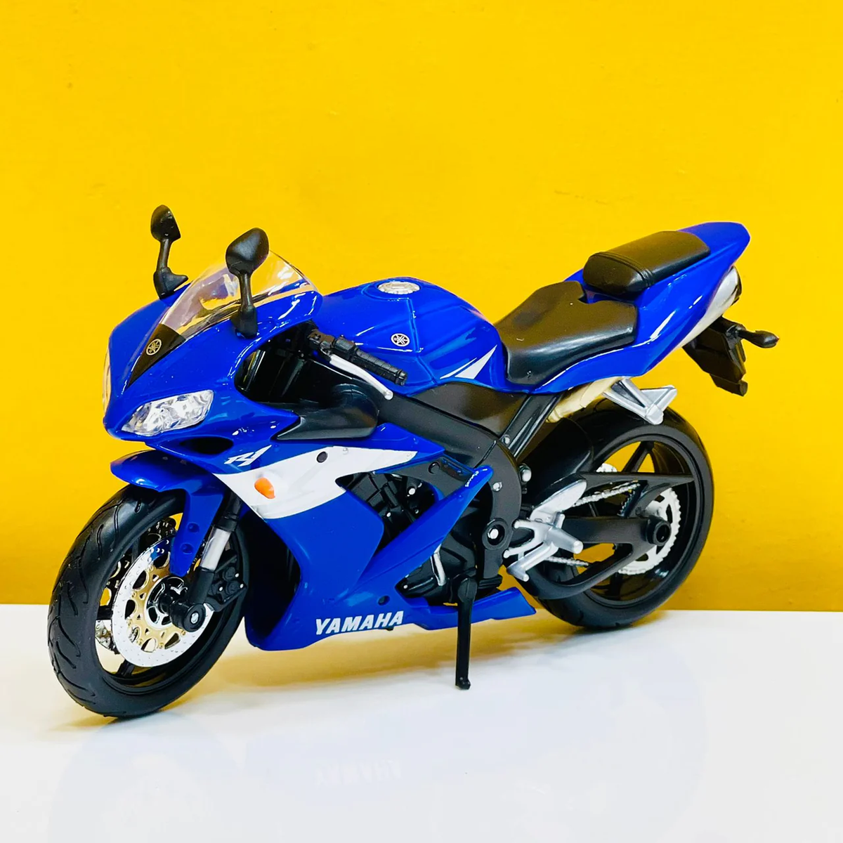 Maisto Diecast 1:12 Yamaha YZF-R1 Model Bike